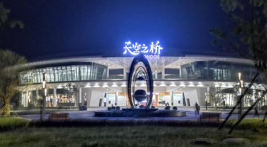 "天空之桥"夜景69陆青剑69摄平塘"天空之桥"观光服务区为我省首个
