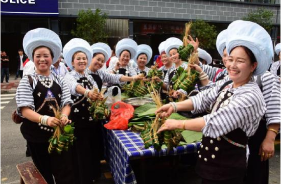 贞丰县举行2018年端午节暨第四届李子节 贞丰县举行2018年端午节暨第四届李子节