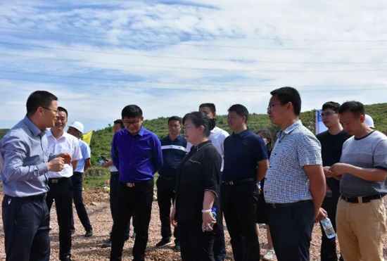 仪式结束后,方先红还听取了项目相关情况介绍.