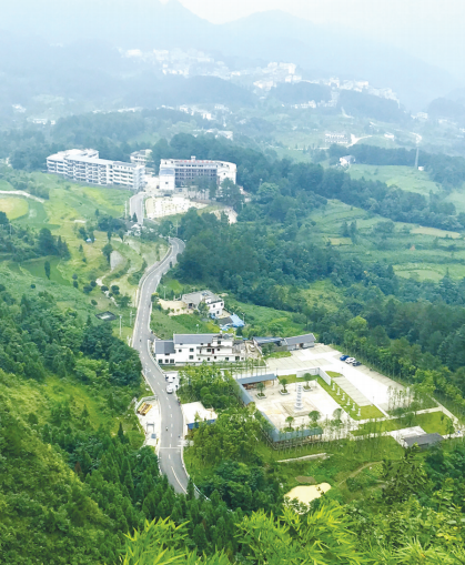 桐梓县尧龙山镇空气清新气候宜人 川渝避暑客结伴赶来"蹭空调"