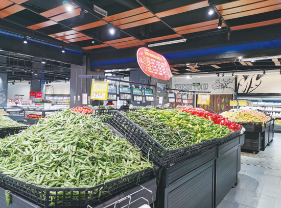 超市肉食蔬菜供应充足.