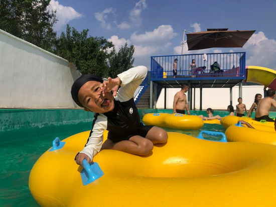 新闻频道 > 正文  "游乐场的建成,为当地村民提供了上百个就业岗位