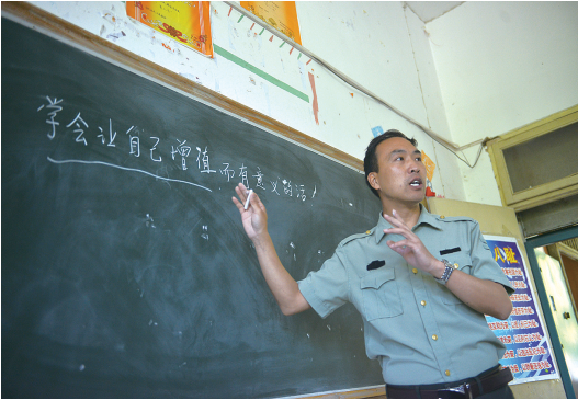 的杨昌洪   去哈佛大学演讲之前,我还是有些自卑,我们学校简直太简陋