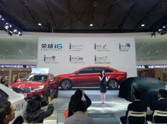 优秀内训师在进行新车讲解