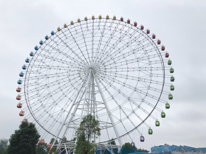 来贵阳欢乐世界乘坐贵州最大的摩天轮