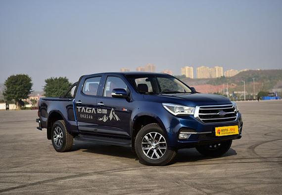 在整车造型上,庆铃tΛgΛ使人耳目一新,车身采用suv车型的设计理念