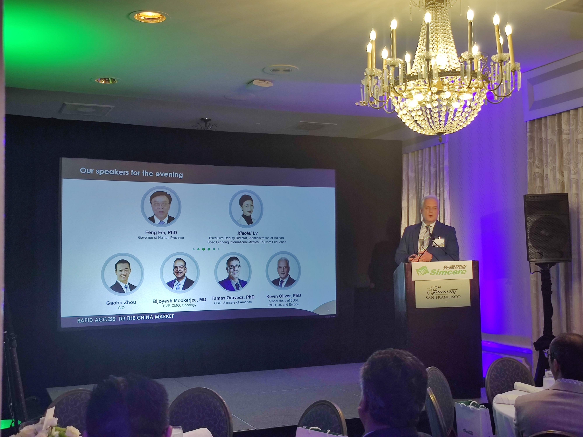 先声药业美国首席运营官Kevin Oliver作开场介绍