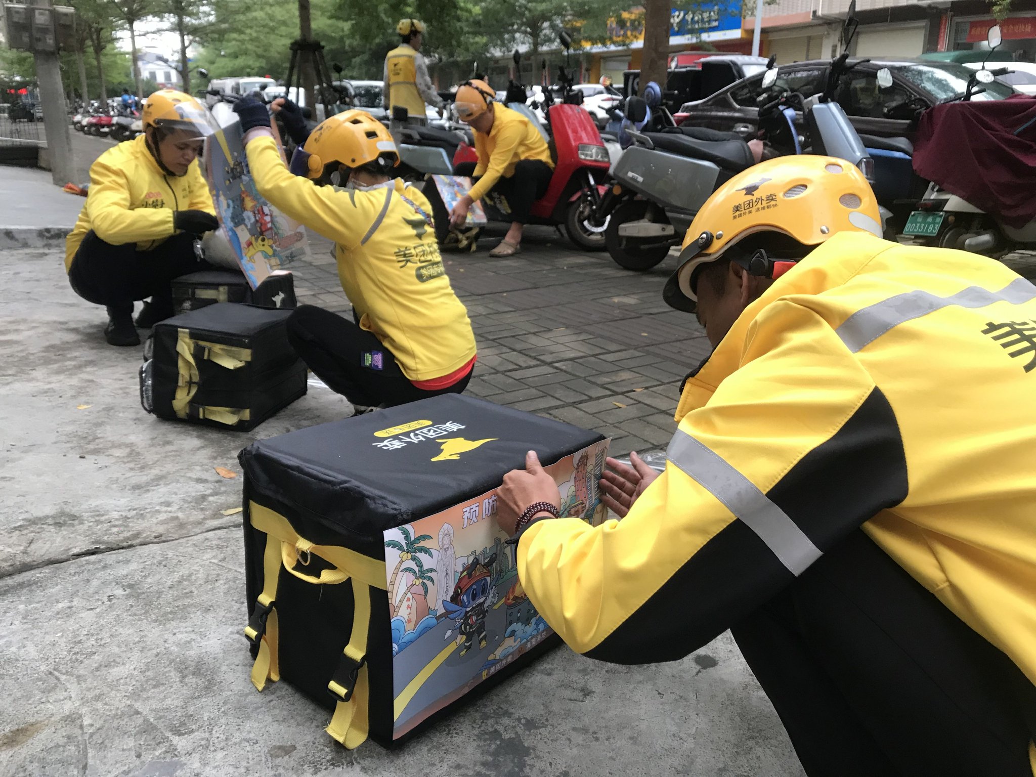 临高消防携手美团外卖为市民送上"消防安全餐"_新浪海南_新浪网