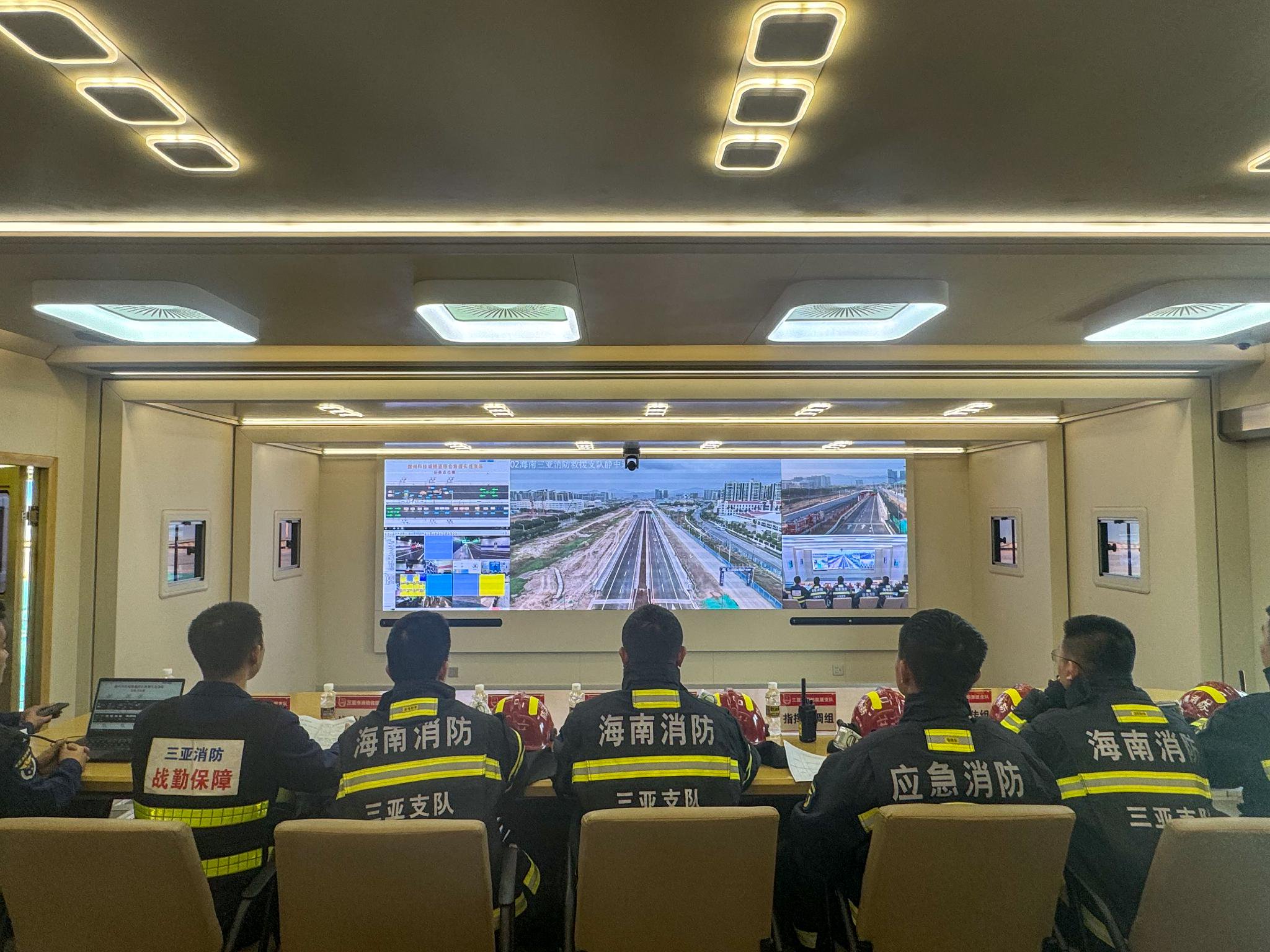三亚消防开展高速公路隧道灾害事故灭火救援实战演练