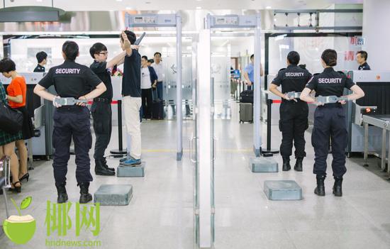 名旅客携带3枚电雷管在海口美兰机场过安检时悲剧了