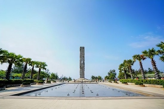 亚龙湾滨海世界图腾柱