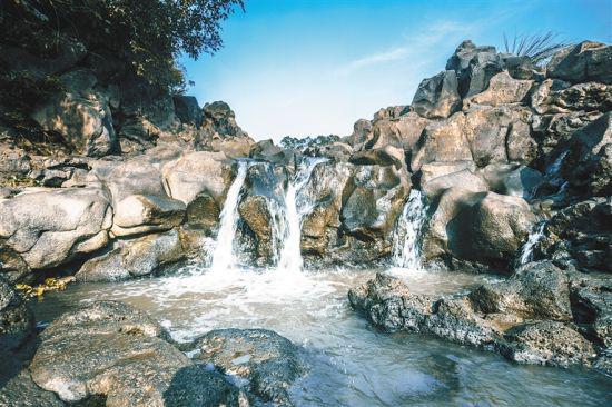 就到了临高还未被开发的知名景点之一——百仞滩