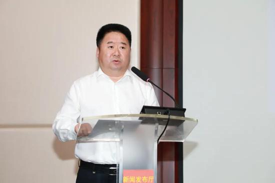 成都市政府副秘书长,东部新区党工委书记张瑛致辞