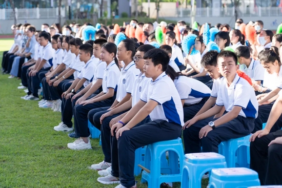 三亚寰岛实验中学举行开学典礼暨揭牌仪式