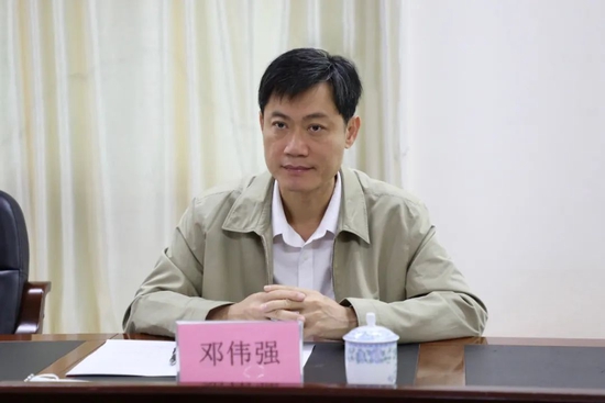 邓伟强到白沙财政局调研