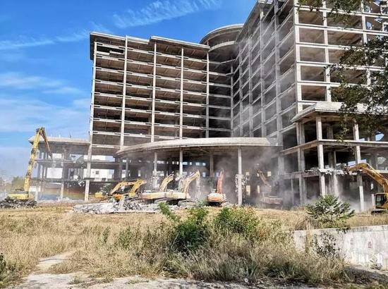 昌江黄鸿发犯罪团伙骨干涉案违建揽金酒店被拆