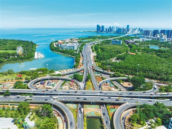7月6日,航拍海口滨海立交桥.