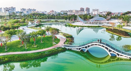 东方市福民公园春意盎然环境美