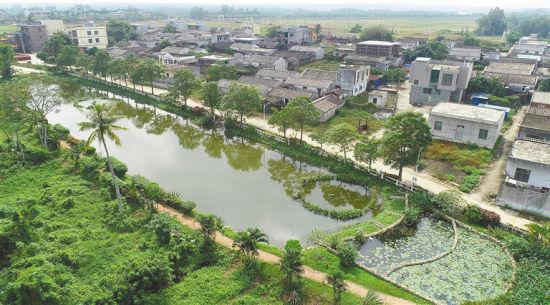 澄迈县金江镇文头山村采用园林景观绿化与人工湿地污水处理设施相结合