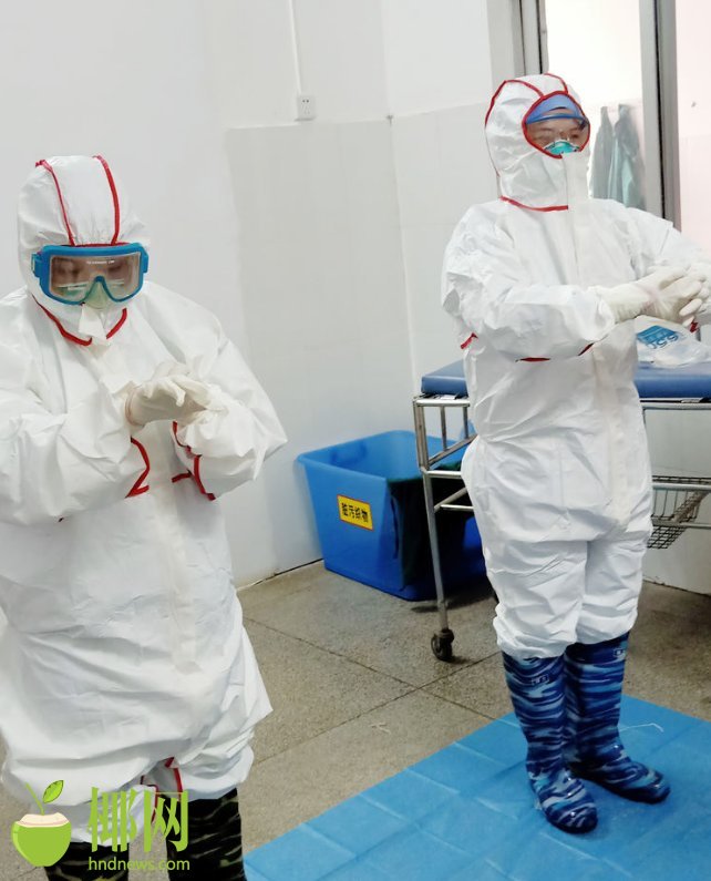 防护服穿脱演练