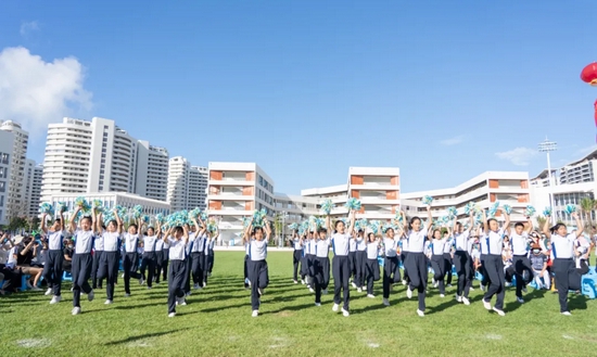 三亚寰岛实验中学举行开学典礼暨揭牌仪式