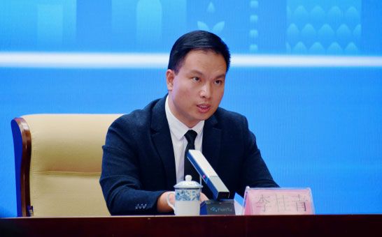 海口市人民政府副秘书长李桂青发言