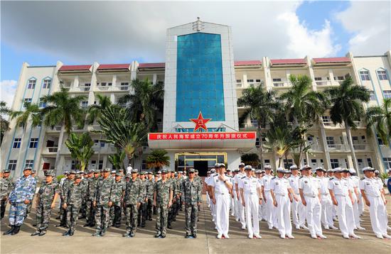 陵水开展庆祝人民海军成立70周年暨县领导干部军事日活动