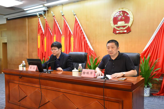 徐振华主持讲座