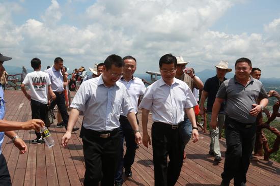 宋城集团执行总裁黄鸿明率领项目考察团到万宁考察投资环境_新浪海南