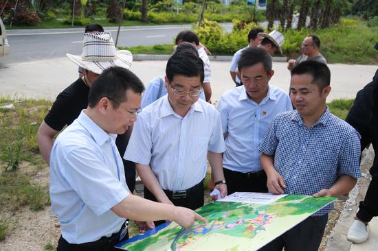 宋城集团执行总裁黄鸿明率领项目考察团到万宁考察投资环境_新浪海南