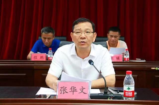 吉阳区委副书记,区长张华文主持会议
