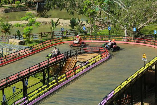 凌空潜底梦幻飞旋全国首家田野卡丁车项目在槟榔谷运营