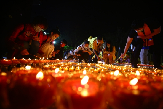 三亚南山感受传统年味0202点心灯钟声祈福迎新春