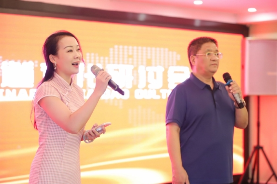 萧冰新著《小空间大自在》海口亮相 喜迎国庆作家专家研讨“家道文化”