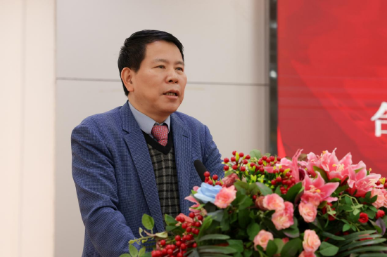签约仪式由学校执行校长朱华友主持