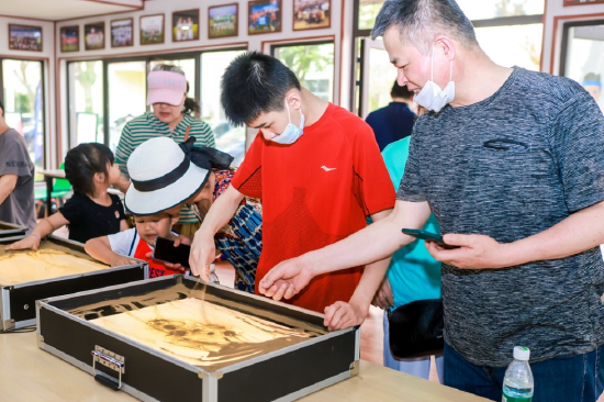 开营仪式后举办沙画活动