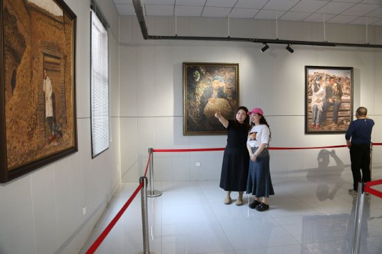 国家重大历史题材指定画家王建顺新建的美术馆第四展厅建成开展,首批