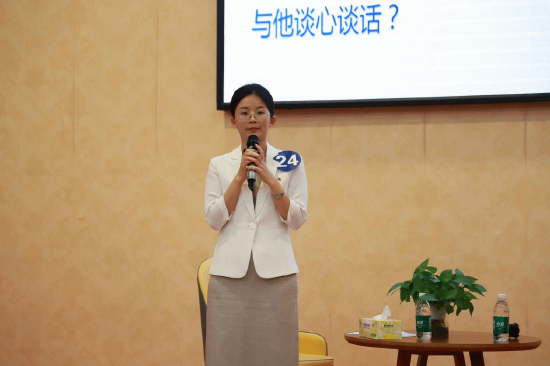 辅导员彭时君比赛现场