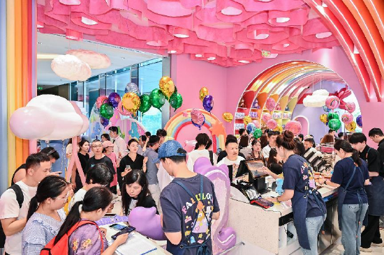 Care Bears主题咖啡店开业当天客流