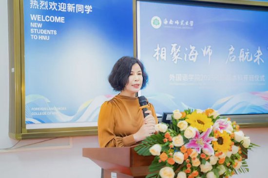 外国语学院国际本科负责人Jenny