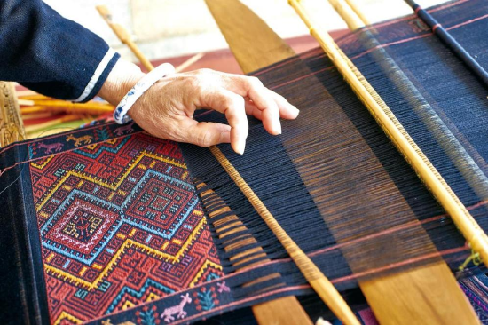 联合国教科文组织人类非物质文化遗产代表作——黎族传统纺染织绣技艺。海南省旅游和文化广电体育厅供图