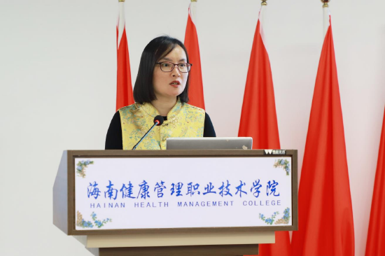 县委宣传部常务副部长吴立代表主办方发言