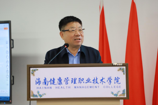 学院院长谷道宗主持报告会并作总结讲话