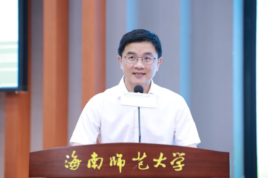 海南省教育厅高教处副处长梁俊致辞