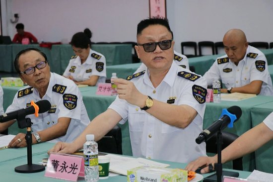 海南省南海国际救援总队长董永光出席会议讲话