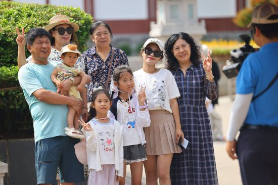 国庆假期过后，“家庭团”畅游三亚南山景区