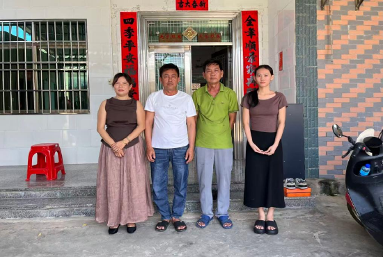 一家两烈士苏汝杰和苏亚护的弟弟苏汝政的后代