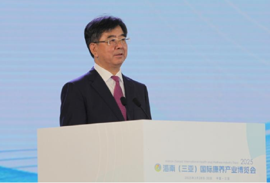 海南省政协原副主席、海南省气候治疗和康养协会会长吴岩峻