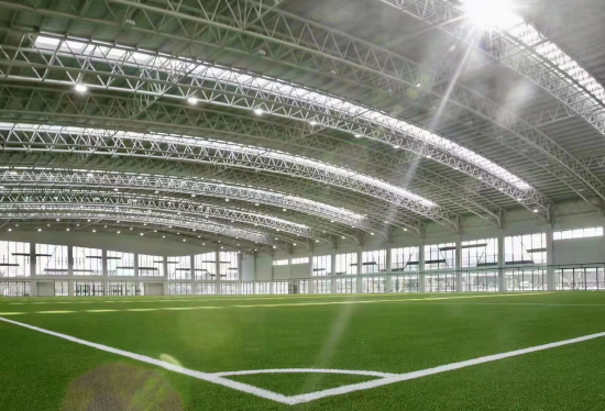 中国足球（南方）训练基地的室内足球训练场