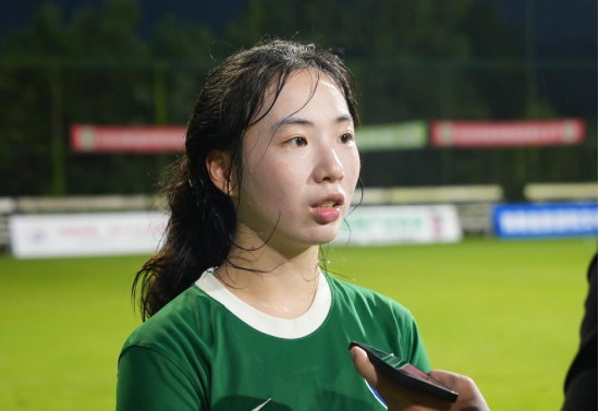 浙大高水平女足队长汤雯萱接受采访